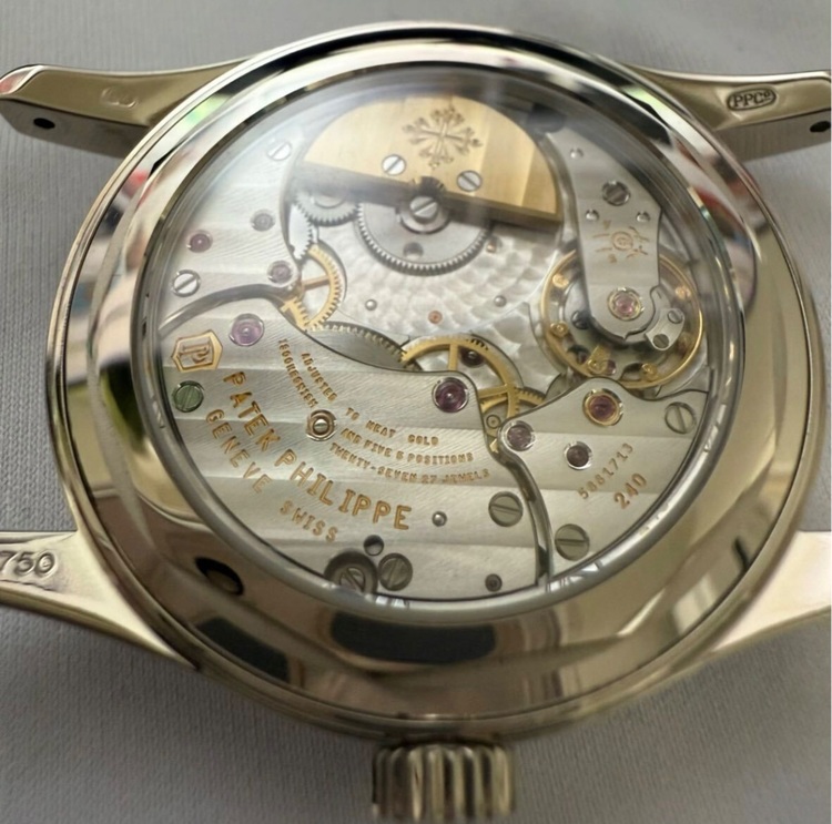 パテックフィリップ カラトラバ 6000g-01（高級時計）の商品画像 - 査定依頼日：2025年8月8日 - 最高査定価格：2,670,000円