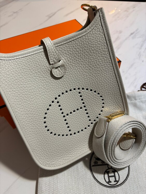 エルメス エブリン （ブランドバッグ）の商品画像 - 査定依頼日：2025年5月17日 - 最高査定価格：350,000円