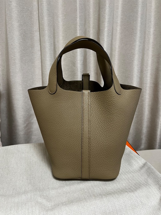 ピコタンロック PM18（ブランドバッグ）の商品画像 - 査定依頼日：2025年8月11日 - 最高査定価格：600,000円