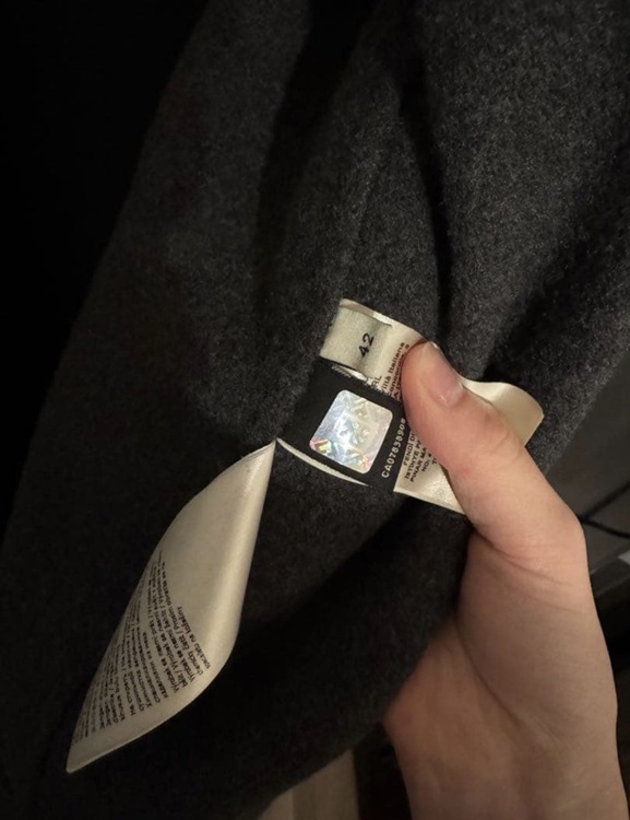 ブランド：FENDI アイテム：コート　FF8833　W18（古着・ファッション）の商品画像 - 査定依頼日：2026年2月20日 - 最高査定価格：100,000円