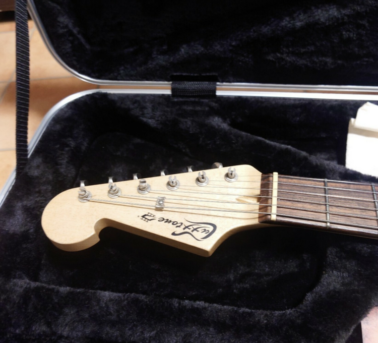 Luxxtone Guitars （ ラックストーンギターズ ） T-LUXX,（ピアノ・楽器・PA機材）の商品画像 - 査定依頼日：2026年4月19日 - 最高査定価格：124,000円