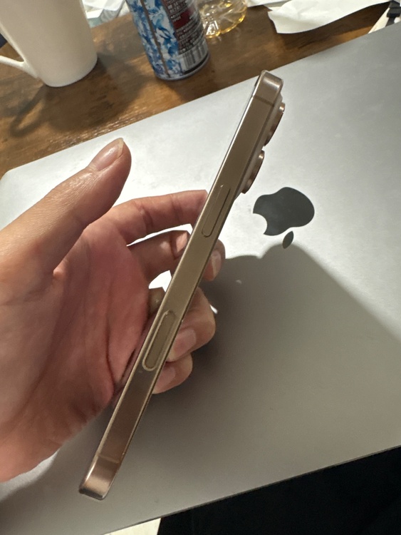 iPhone iPhone 16 Pro 128GB docomo（スマホ）の商品画像 - 査定依頼日：2026年9月26日 - 最高査定価格：111,000円