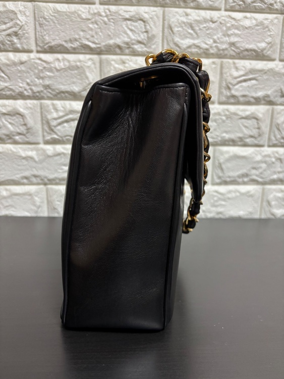 シャネル マドモアゼルチェーンショルダーバッグ ラムスキン ブラック/ゴールド金（ブランドバッグ）の商品画像 - 査定依頼日：2025年9月18日 - 最高査定価格：380,000円