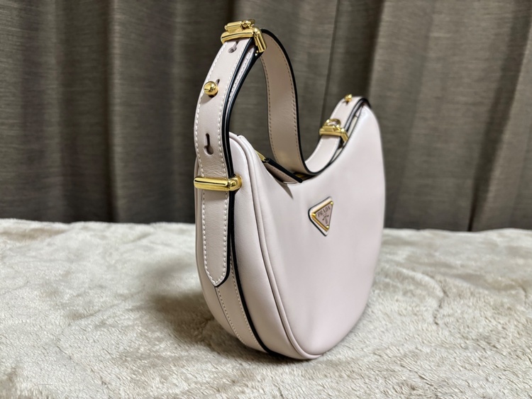 プラダ  （ブランドバッグ）の商品画像 - 査定依頼日：2026年3月1日 - 最高査定価格：150,000円