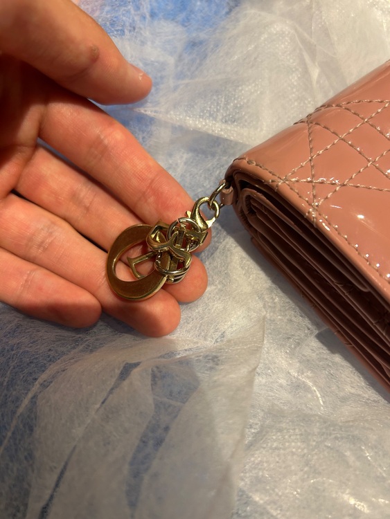 レディディオール ロータスウォレット（ブランド財布・小物）の商品画像 - 査定依頼日：2025年6月23日 - 最高査定価格：13,000円