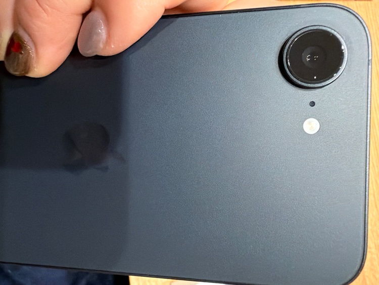 iPhone 16e 128GB docomo（スマホ）の商品画像 - 査定依頼日：2026年2月16日 - 最高査定価格：69,000円