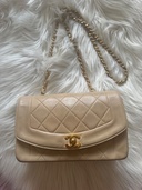 CHANEL ダイアナフラップ　ベージュ（ブランドバッグ）の商品画像 - 査定依頼日：2026年8月7日 - 最高査定価格：980,000円