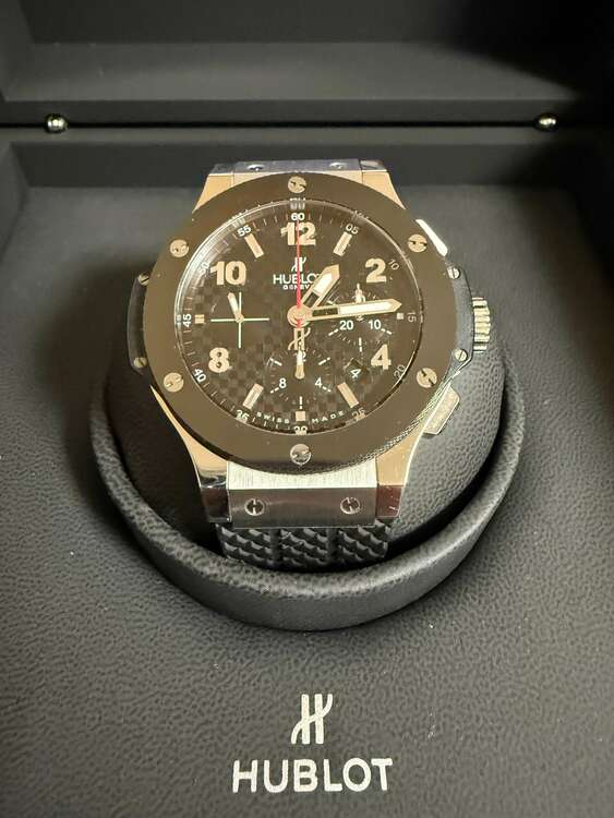 ウブロ ビックバン 301.SB.131RX（高級時計）の商品画像 - 査定依頼日：2025年5月7日 - 最高査定価格：800,000円