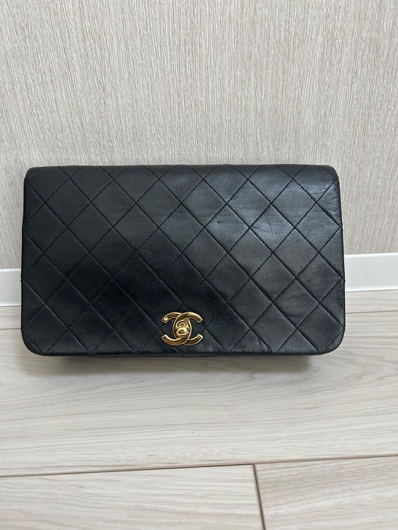 フルフラップ23cm（ブランドバッグ）の商品画像 - 査定依頼日：2026年2月1日 - 最高査定価格：100,000円