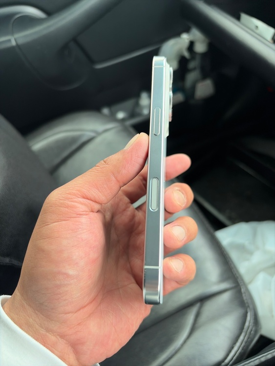 iPhone iPhone 16 Pro 256GB au（スマホ）の商品画像 - 査定依頼日：2026年6月28日 - 最高査定価格：135,000円
