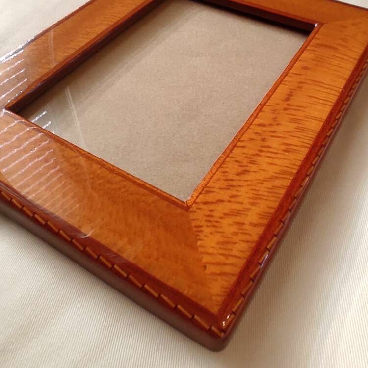 HERMES フォトスタンド　マホガニーラッカー仕上げ　ステッチ模様象嵌（美術品・骨董品）の商品画像 - 査定依頼日：2025年4月18日 - 最高査定価格：16,000円