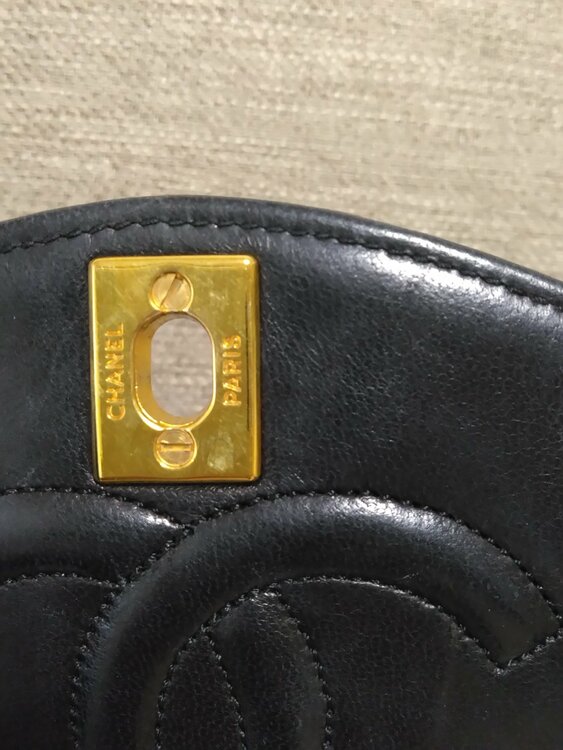 マトラッセハーフムーン（ブランドバッグ）の商品画像 - 査定依頼日：2026年1月28日 - 最高査定価格：350,000円