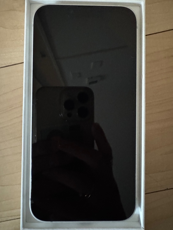iPhone iPhone 16e 128GB 楽天モバイル（スマホ）の商品画像 - 査定依頼日：2026年9月2日 - 最高査定価格：67,000円