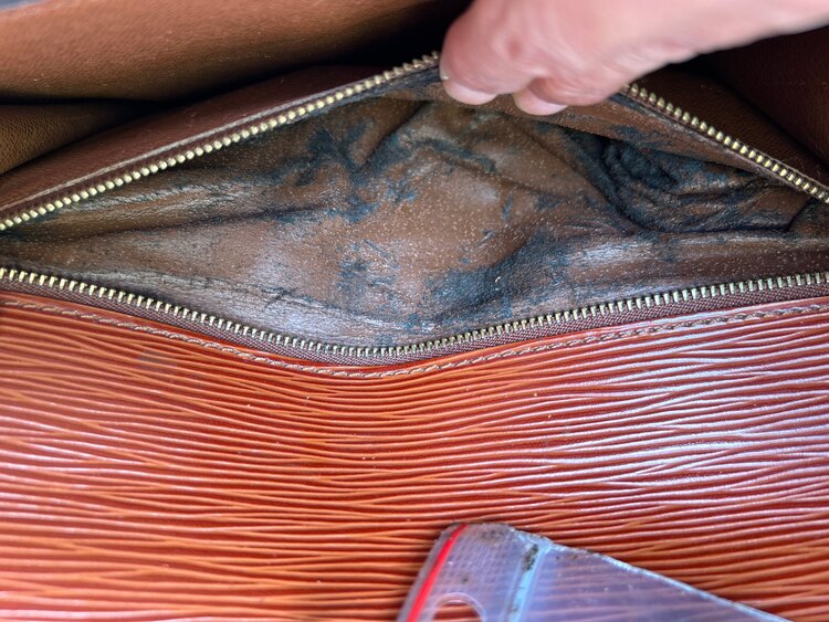 ルイヴィトン エピ （ブランドバッグ）の商品画像 - 査定依頼日：2025年4月29日 - 最高査定価格：30,000円