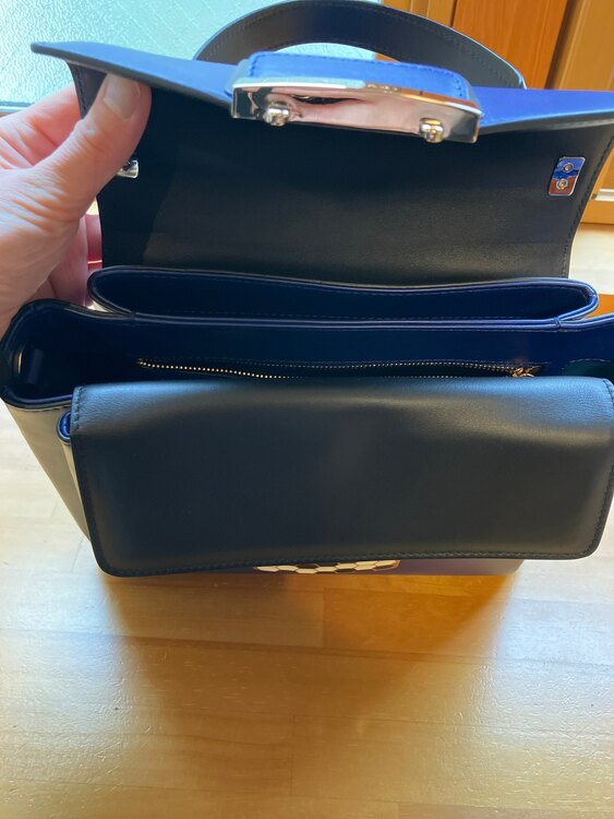 ブルガリバッグ  （ブランドバッグ）の商品画像 - 査定依頼日：2025年5月24日 - 最高査定価格：70,000円