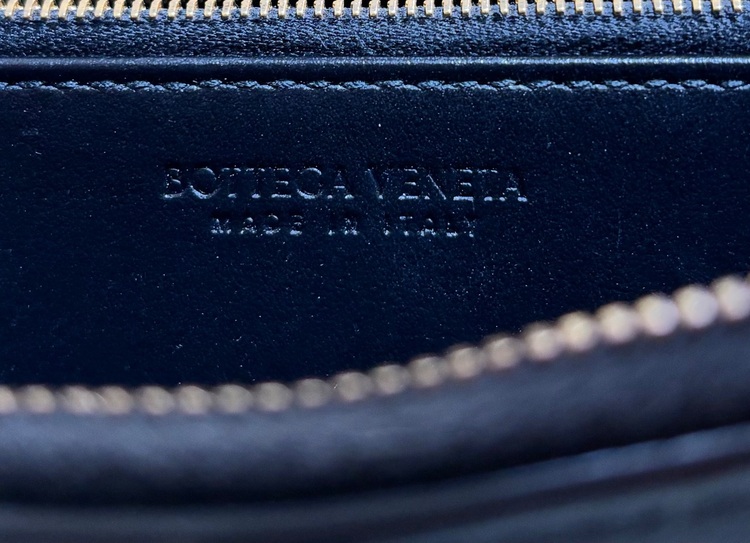 BOTTEGA VENETA イントレチャート ナッパ ジップウォレット ラウン（ブランド財布・小物）の商品画像 - 査定依頼日：2025年11月11日 - 最高査定価格：100,000円