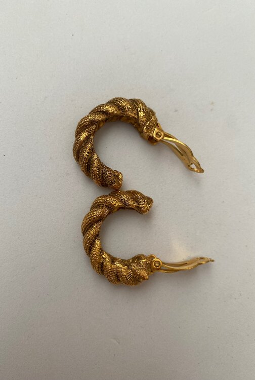 シャネル　フープイヤリング（ブランド財布・小物）の商品画像 - 査定依頼日：2025年2月2日 - 最高査定価格：25,000円