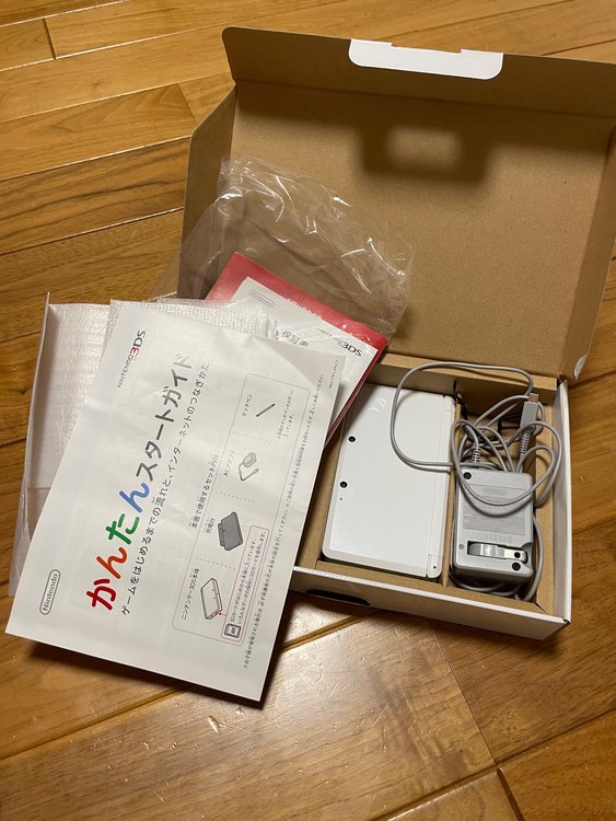 3ds ニンテンドー3ds ピュアホワイト（ゲーム機本体・ゲームソフト）の商品画像 - 査定依頼日：2023年5月11日 - 最高査定価格：4,000円