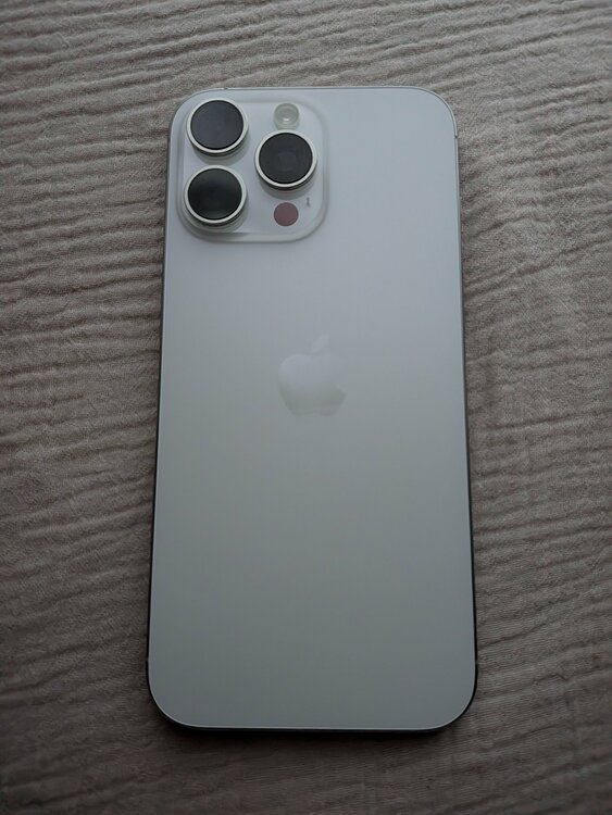 iPhone 16 Pro Max 256GB docomo（スマホ）の商品画像 - 査定依頼日：2026年4月20日 - 最高査定価格：129,000円