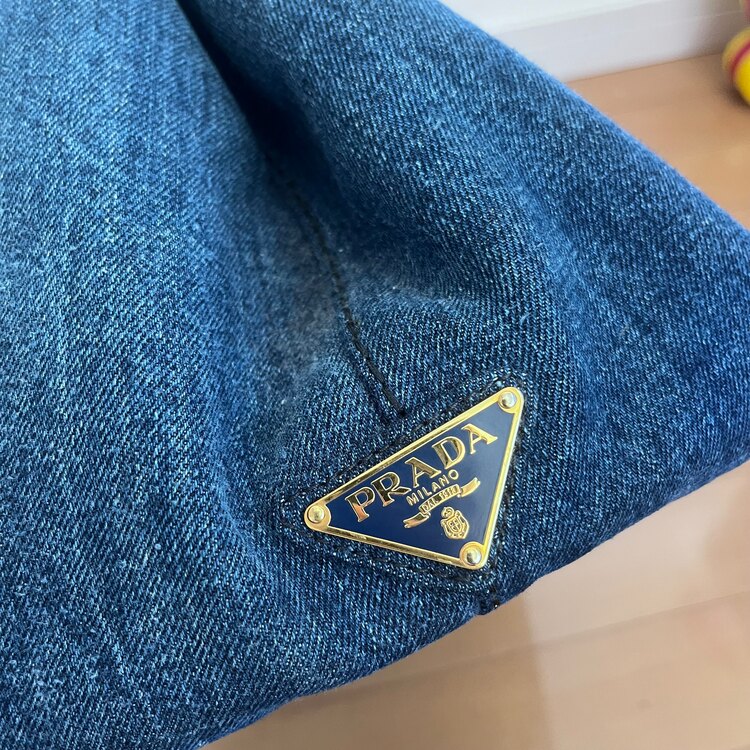 プラダ  （ブランドバッグ）の商品画像 - 査定依頼日：2025年3月7日 - 最高査定価格：30,000円