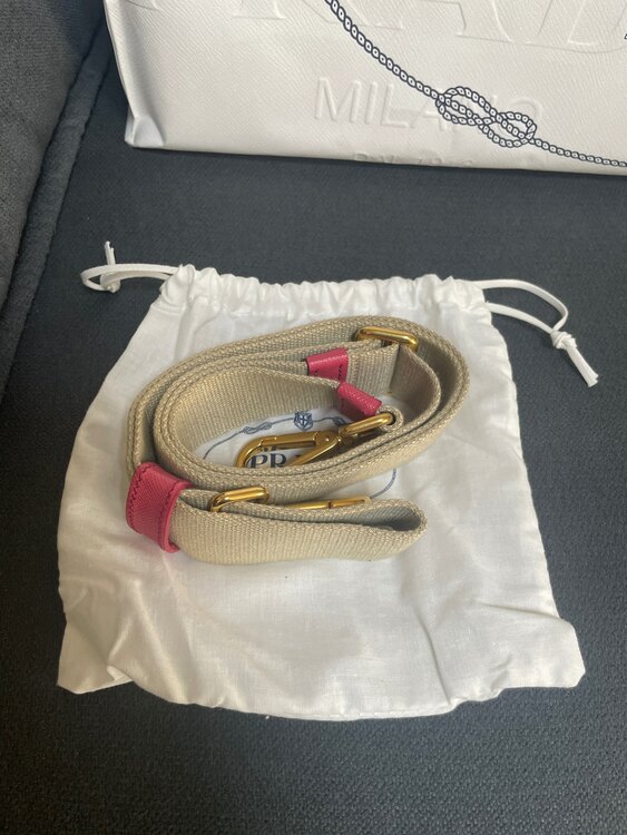 プラダ  （ブランドバッグ）の商品画像 - 査定依頼日：2025年3月27日 - 最高査定価格：60,000円