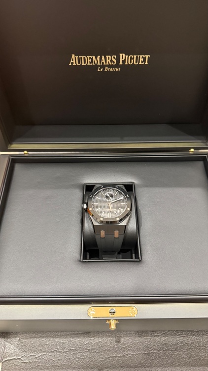 オーデマピゲ ロイヤルオーク 26591CE.OO.D002CA.01（高級時計）の商品画像 - 査定依頼日：2025年10月8日 - 最高査定価格：35,000,000円