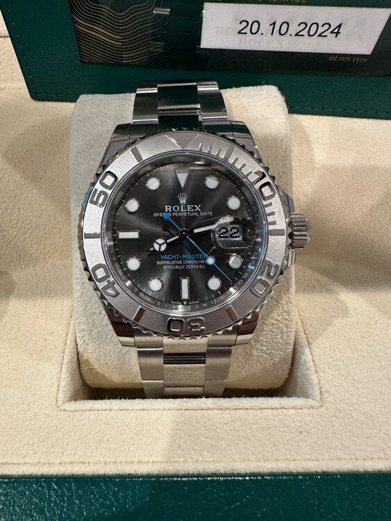 ヨットマスター40 ダークロジュウム（高級時計）の商品画像 - 査定依頼日：2024年12月24日 - 最高査定価格：2,300,000円
