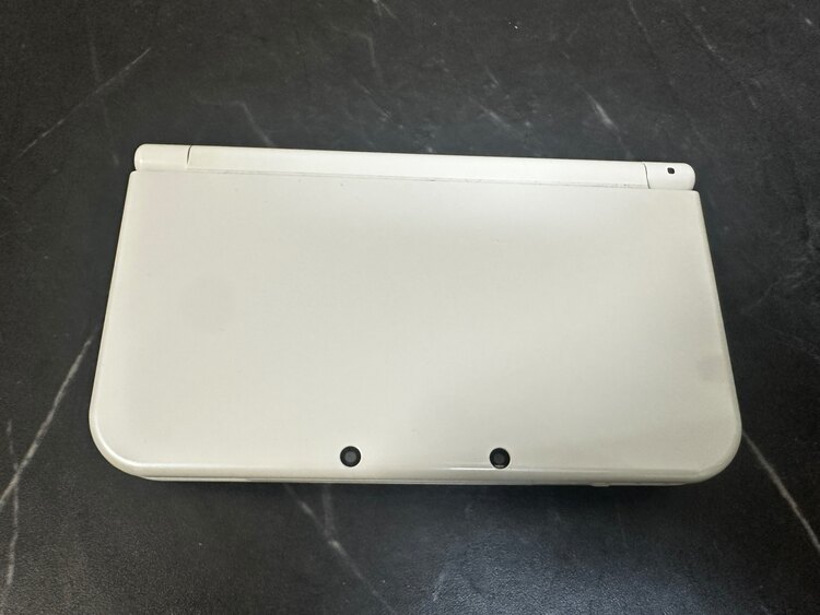 Nintendo 3DSLL ホワイトパール（ゲーム機本体・ゲームソフト）の商品画像 - 査定依頼日：2025年4月3日 - 最高査定価格：15,500円