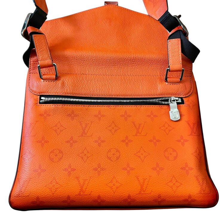 フラップメッセンジャー（ブランドバッグ）の商品画像 - 査定依頼日：2025年2月4日 - 最高査定価格：120,000円