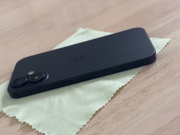 iPhone 16 128GB docomo（スマホ）の商品画像 - 査定依頼日：2026年2月20日 - 最高査定価格：70,000円