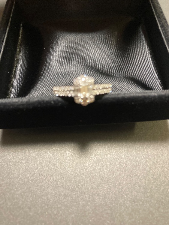 バケットダイヤリング（宝石）の商品画像 - 査定依頼日：2025年11月30日 - 最高査定価格：20,000円