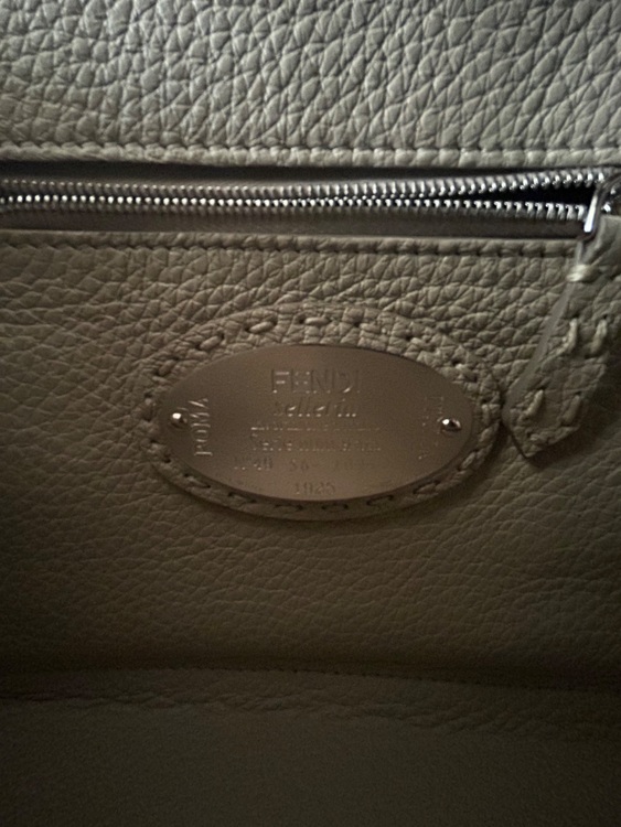 型番：8BN244 シリアル：N49-56-20213（ブランドバッグ）の商品画像 - 査定依頼日：2025年9月15日 - 最高査定価格：240,000円