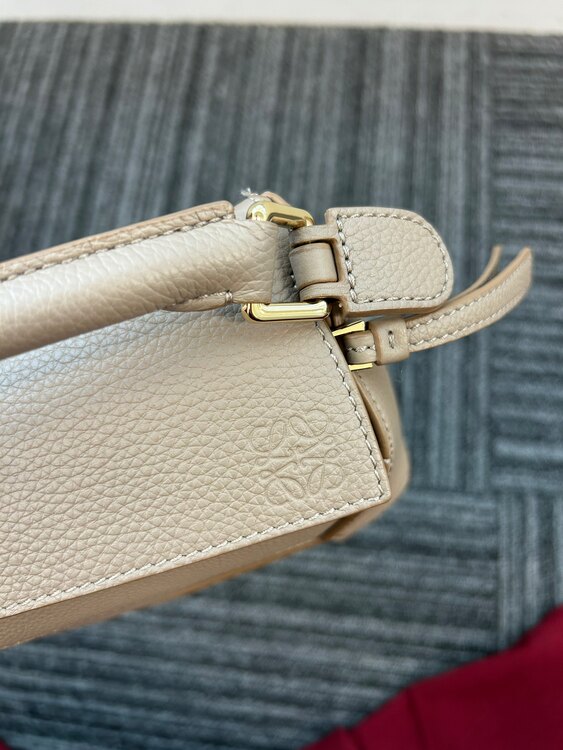 ロエベ puzzle ミニ（ブランドバッグ）の商品画像 - 査定依頼日：2025年4月29日 - 最高査定価格：230,000円