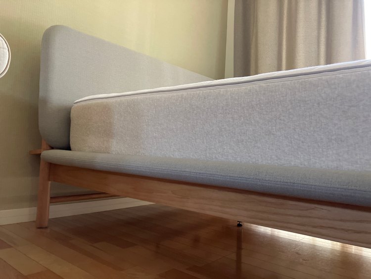 洋服ダンス、椅子2（ハーマンミラー）、ベッド（コアラ）、本棚、ソファなど（家具・寝具）の商品画像 - 査定依頼日：2023年4月10日 - 最高査定価格：90,000円