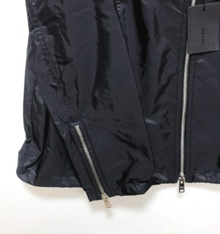 ナイロンブルゾン29Z597F0002NERO（古着・ファッション）の商品画像 - 査定依頼日：2025年4月19日 - 最高査定価格：8,000円