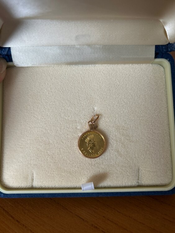メープルリーフ金額　エリザベスII 1/10oz（金・貴金属）の商品画像 - 査定依頼日：2025年3月19日 - 最高査定価格：60,000円