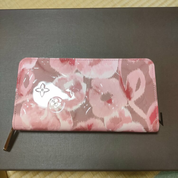 ルイ・ヴィトンのモノグラム・ヴェルニライン「イカットフラワー」（ブランド財布・小物）の商品画像 - 査定依頼日：2026年4月10日 - 最高査定価格：24,000円