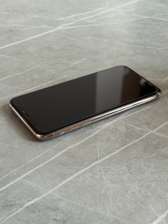 カラー:ゴールド（スマホ）の商品画像 - 査定依頼日：2025年6月8日 - 最高査定価格：24,000円