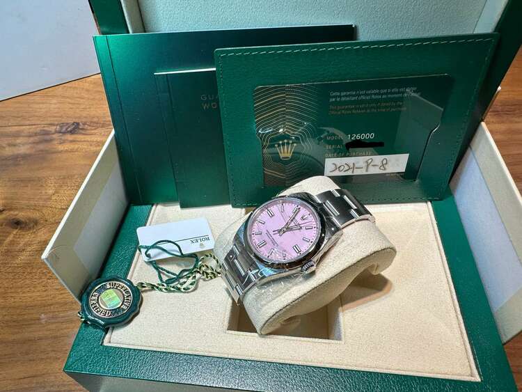 ロレックス パーペチュアル 126000（高級時計）の商品画像 - 査定依頼日：2025年2月6日 - 最高査定価格：1,500,000円