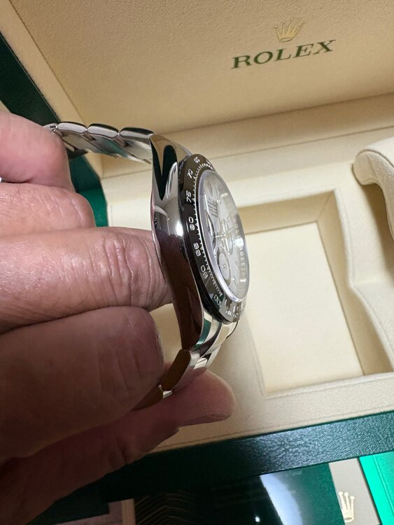 ロレックス デイトナ 116500LNホワイトもじば（高級時計）の商品画像 - 査定依頼日：2025年5月21日 - 最高査定価格：4,550,000円