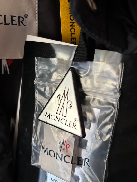 ダウン　フラグメント　ジーニアス　フジワラヒロシ（古着・ファッション）の商品画像 - 査定依頼日：2025年11月9日 - 最高査定価格：20,000円