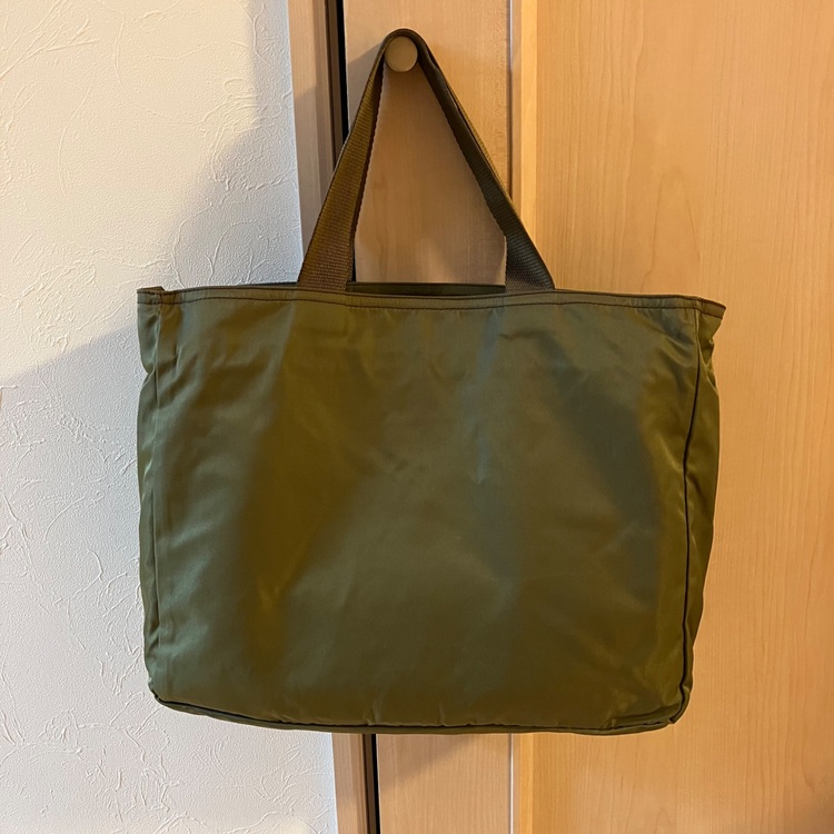 プラダ　手提げカバン　カーキ（ブランドバッグ）の商品画像 - 査定依頼日：2025年11月10日 - 最高査定価格：25,000円