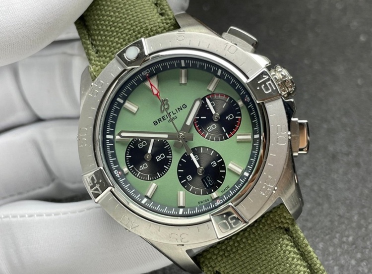 ブライトリング その他 メAB0147101L1X1（高級時計）の商品画像 - 査定依頼日：2025年12月15日 - 最高査定価格：650,000円