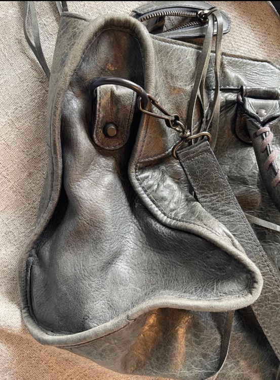 バレンシアガ  （ブランドバッグ）の商品画像 - 査定依頼日：2025年11月27日 - 最高査定価格：90,000円