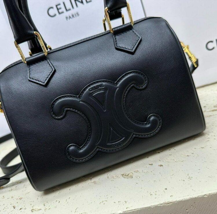 セリーヌ  （ブランドバッグ）の商品画像 - 査定依頼日：2025年2月19日 - 最高査定価格：210,000円