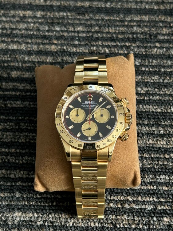 コスモグラフデイトナ（高級時計）の商品画像 - 査定依頼日：2025年1月27日 - 最高査定価格：5,500,000円