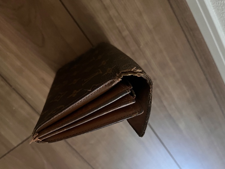 モノグラム財布（ブランド財布・小物）の商品画像 - 査定依頼日：2026年3月11日 - 最高査定価格：3,000円