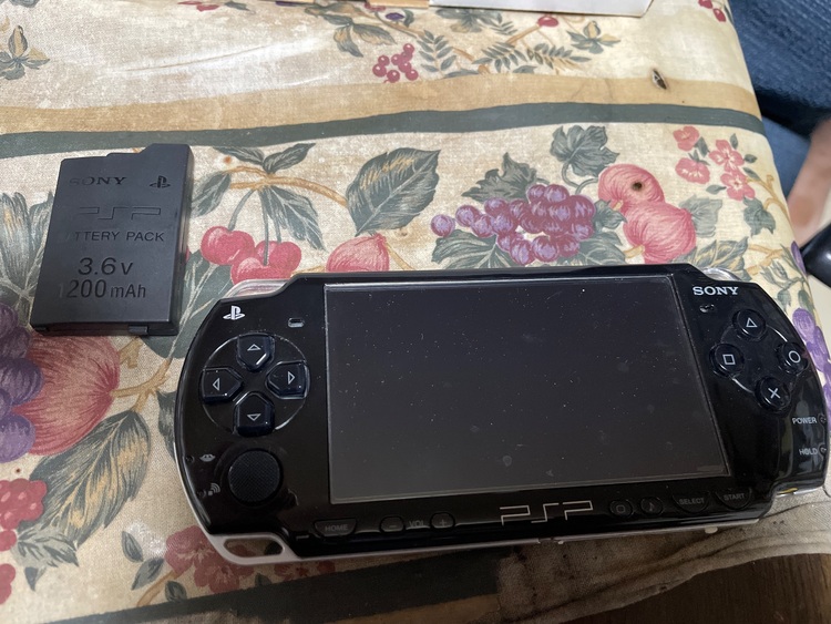 PSP-2000（ゲーム機本体・ゲームソフト）の商品画像 - 査定依頼日：2025年9月21日 - 最高査定価格：1,000円