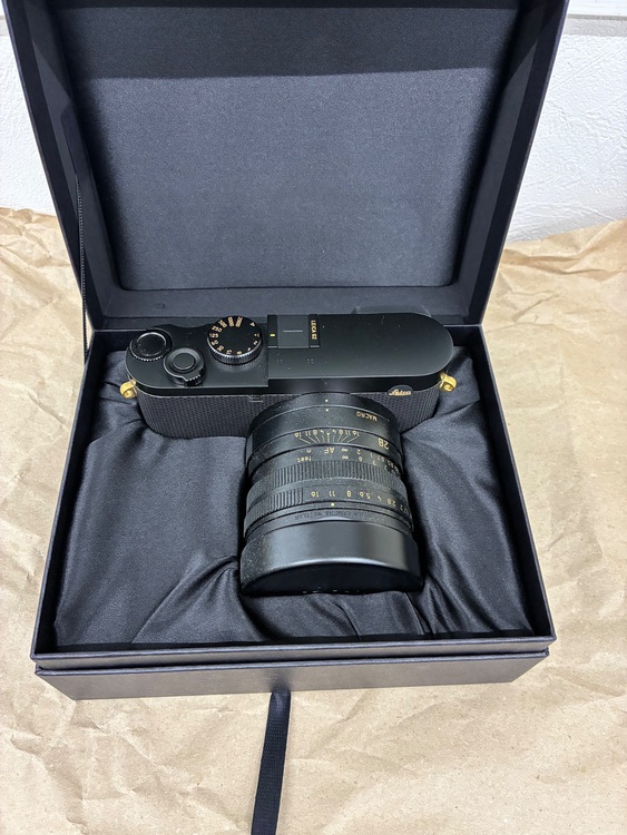 leica Q2 daniel craig✖️greg williams（カメラ）の商品画像 - 査定依頼日：2025年10月30日 - 最高査定価格：600,000円