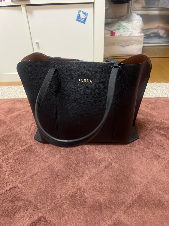 FURLA フルラ VITTORIA L トートバッグ （ブランドバッグ）の商品画像 - 査定依頼日：2025年3月30日 - 最高査定価格：5,000円